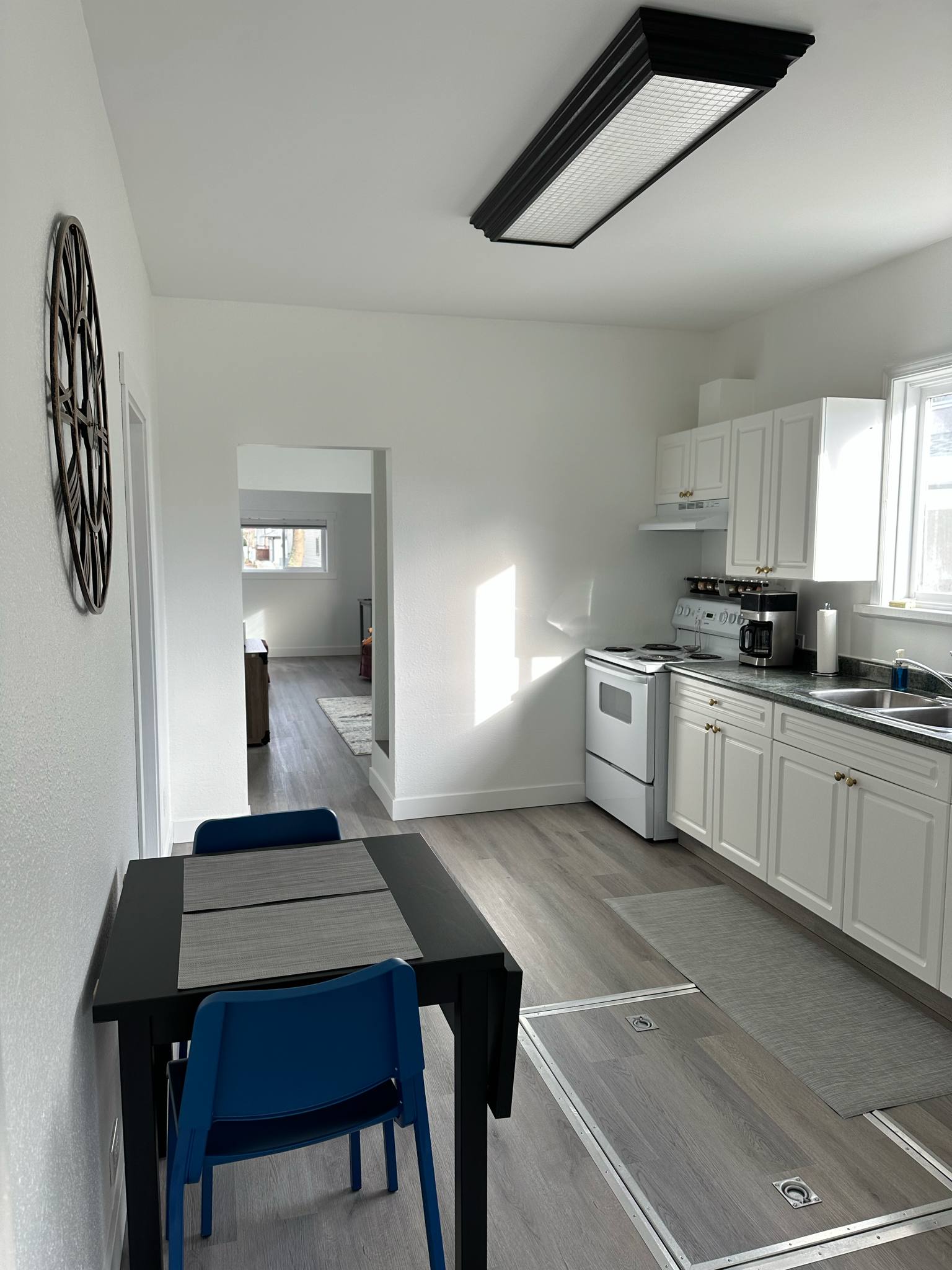 300-125 - 1665 7th Avenue