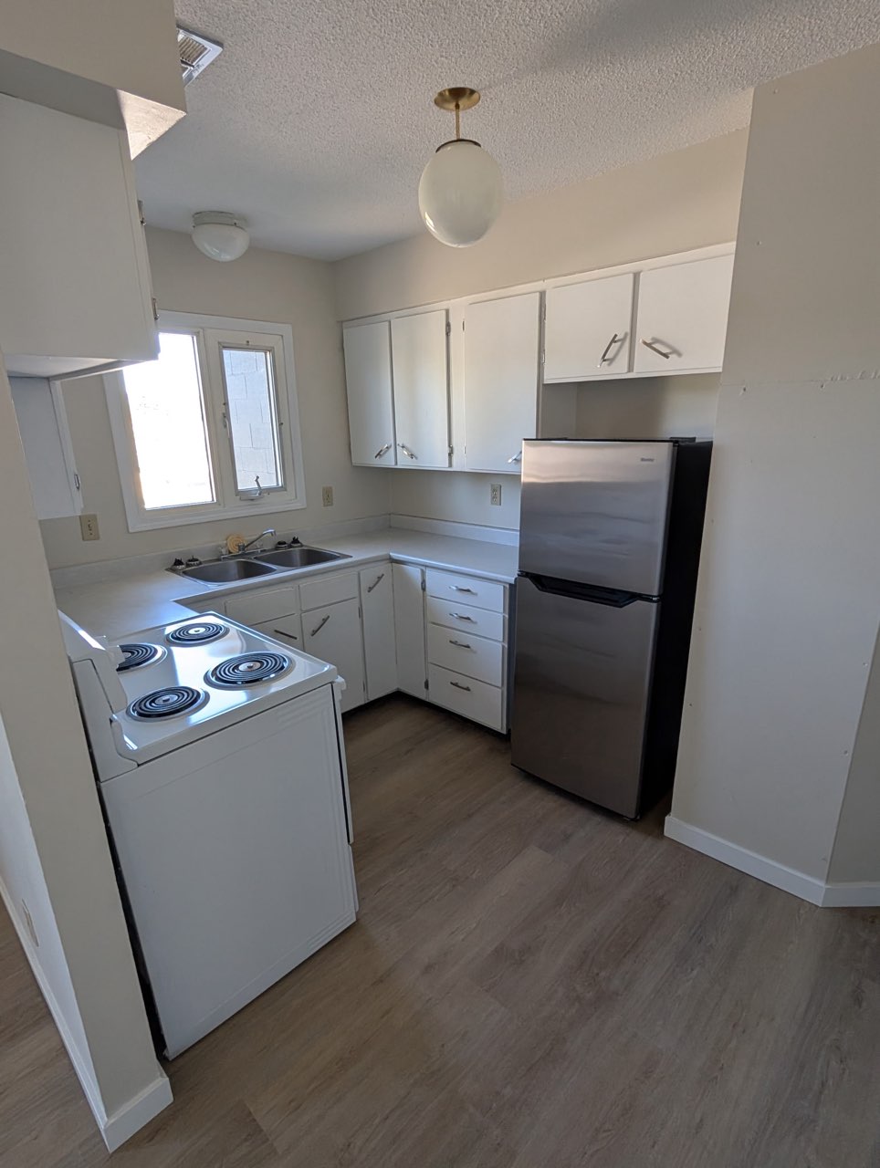 2212 Redwood Street - 6