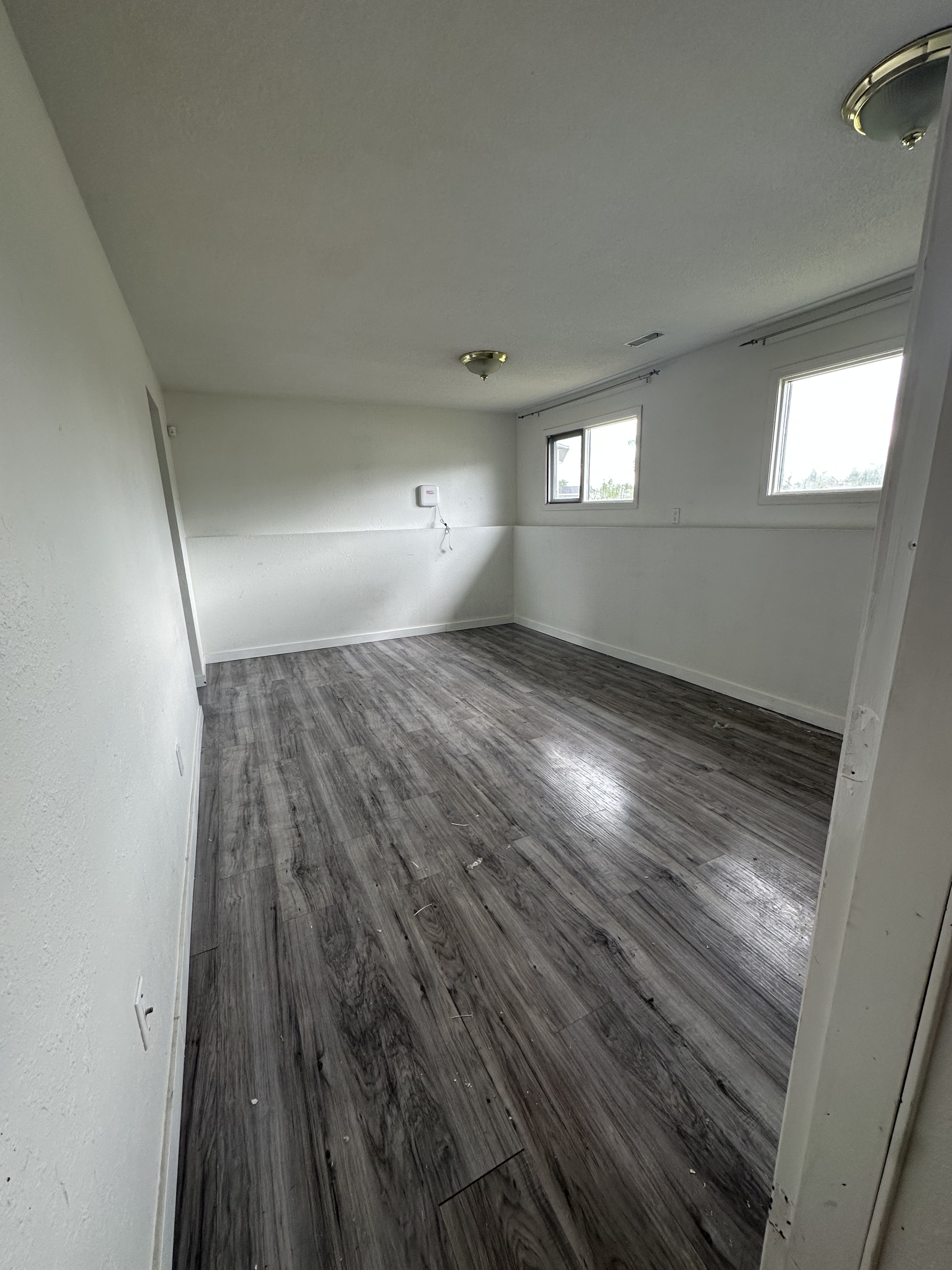 300-113 - 4338 Hill Avenue - B - Lower