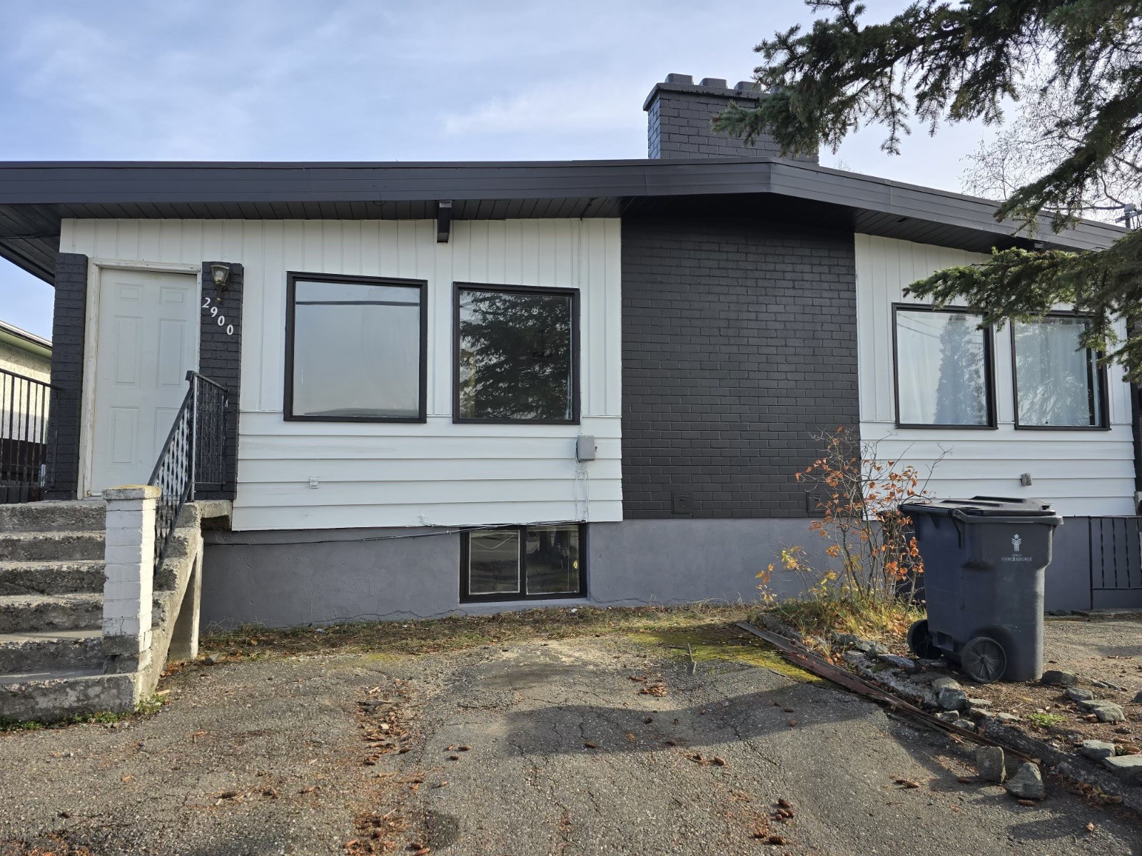 300-111 - 2900 - 2902 Upland Street - 2900 B