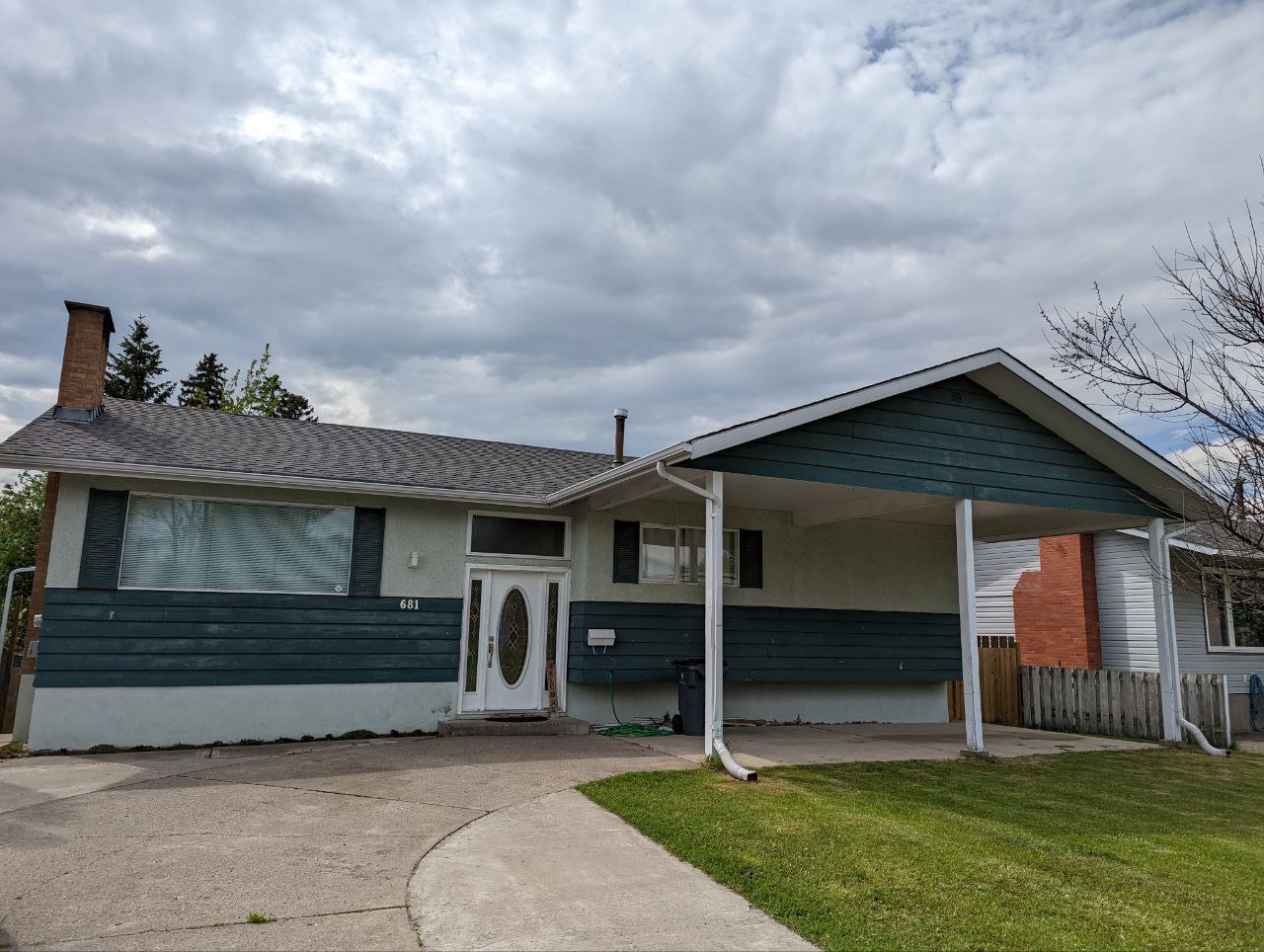 300-108 - 681 Vedder Crescent